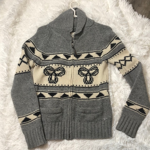 TNA Sweaters - TNA Aritzia knit sweater